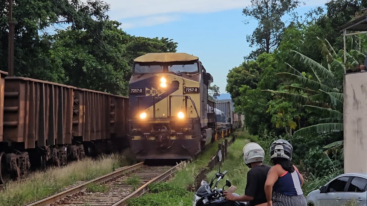 MRS - Carga geral (KVS) com apenas uma locomotiva em Seropédica - RJ.