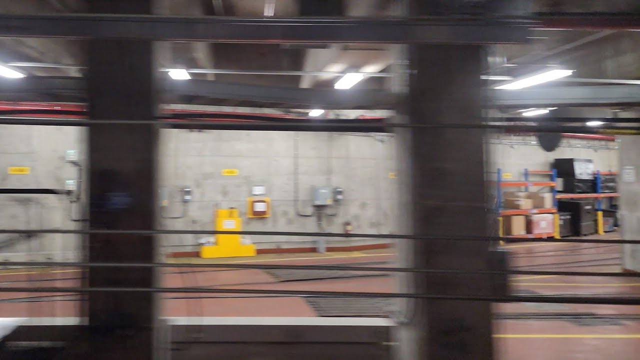 🌃 Последний ночной поезд метро: поездка между станциями метро Viau и Charlevoix в Монреале 🟢