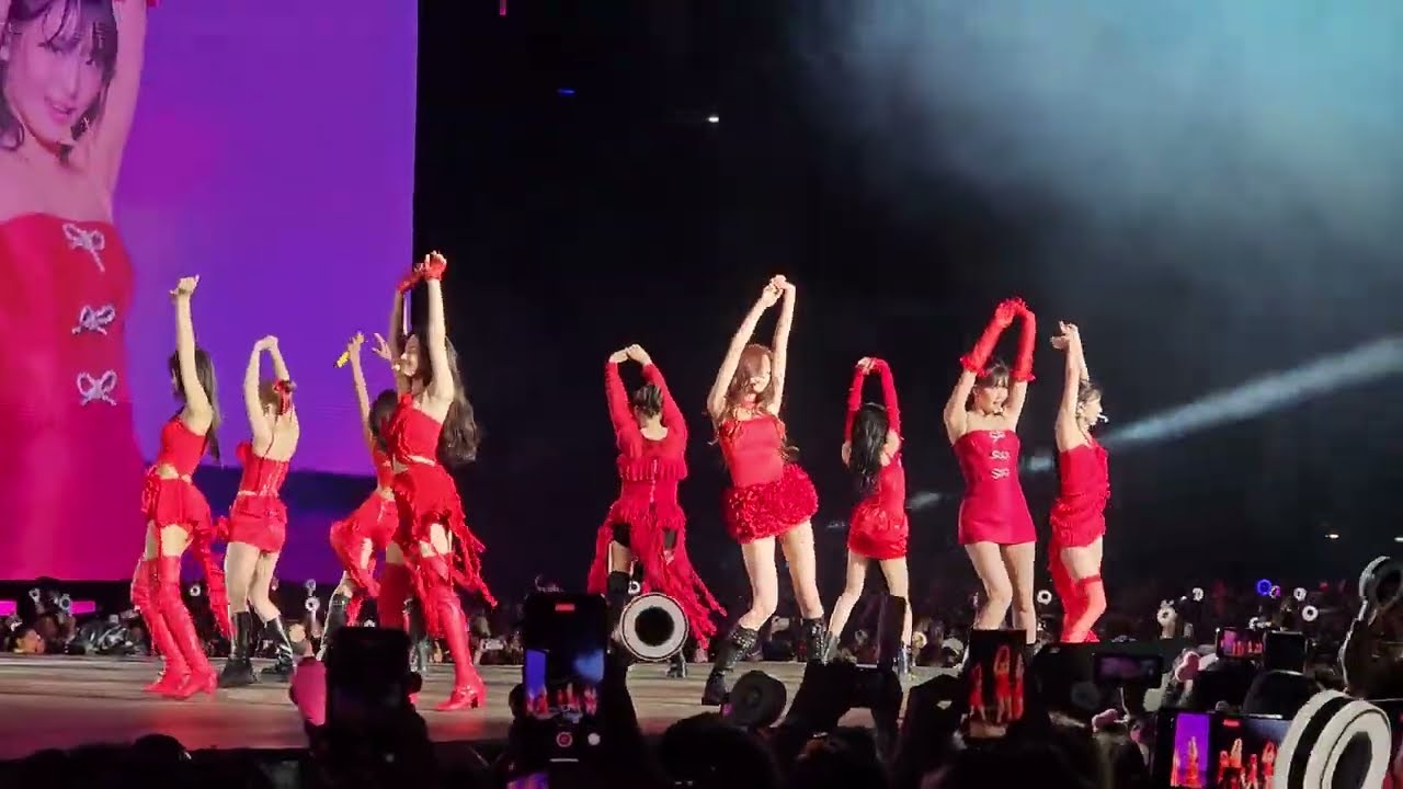 (8) 240206 TWICE in Brazil: MOONLIGHT SUNRISE; BRAVE (READY TO BE TOUR Day 1)