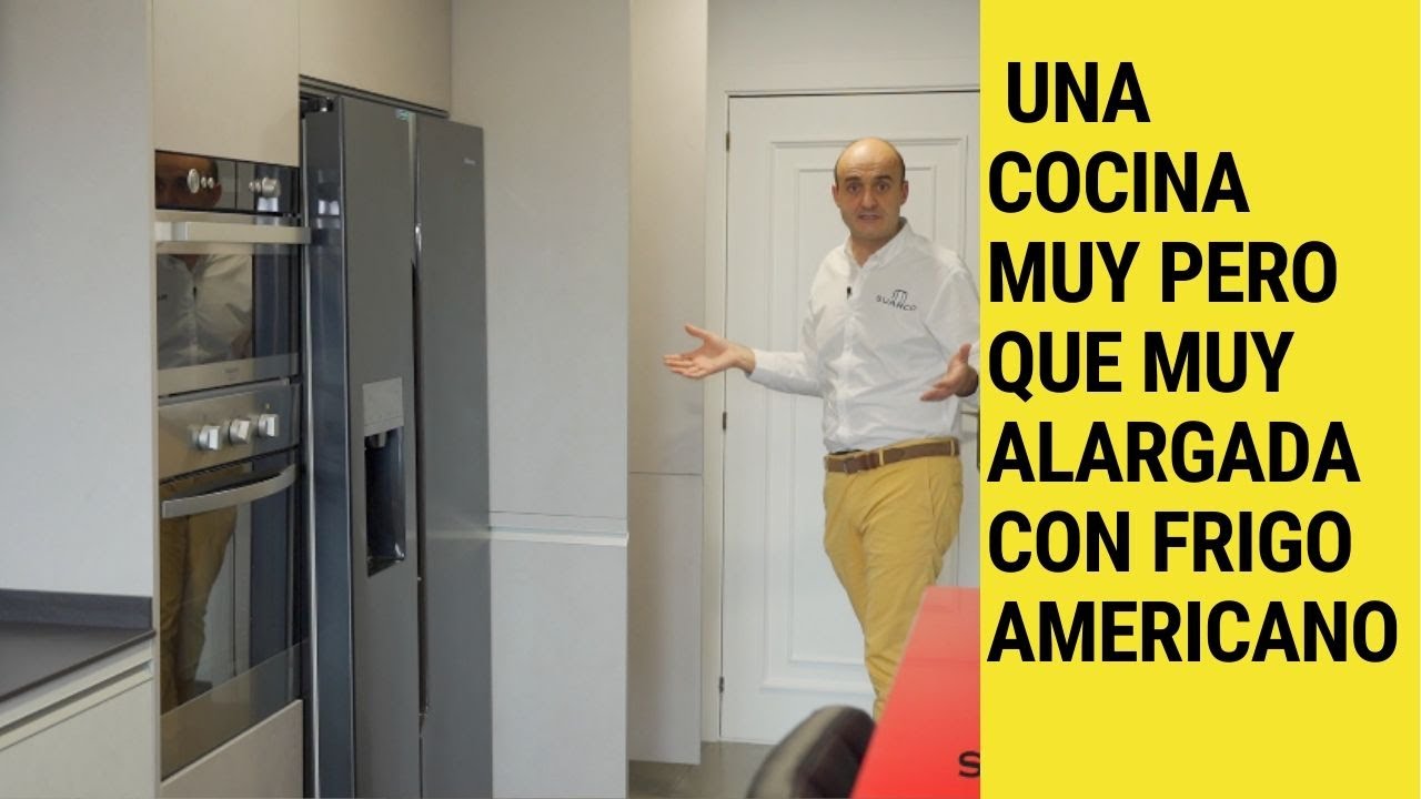 Cocina moderna alargada y estrecha con dekton sirius