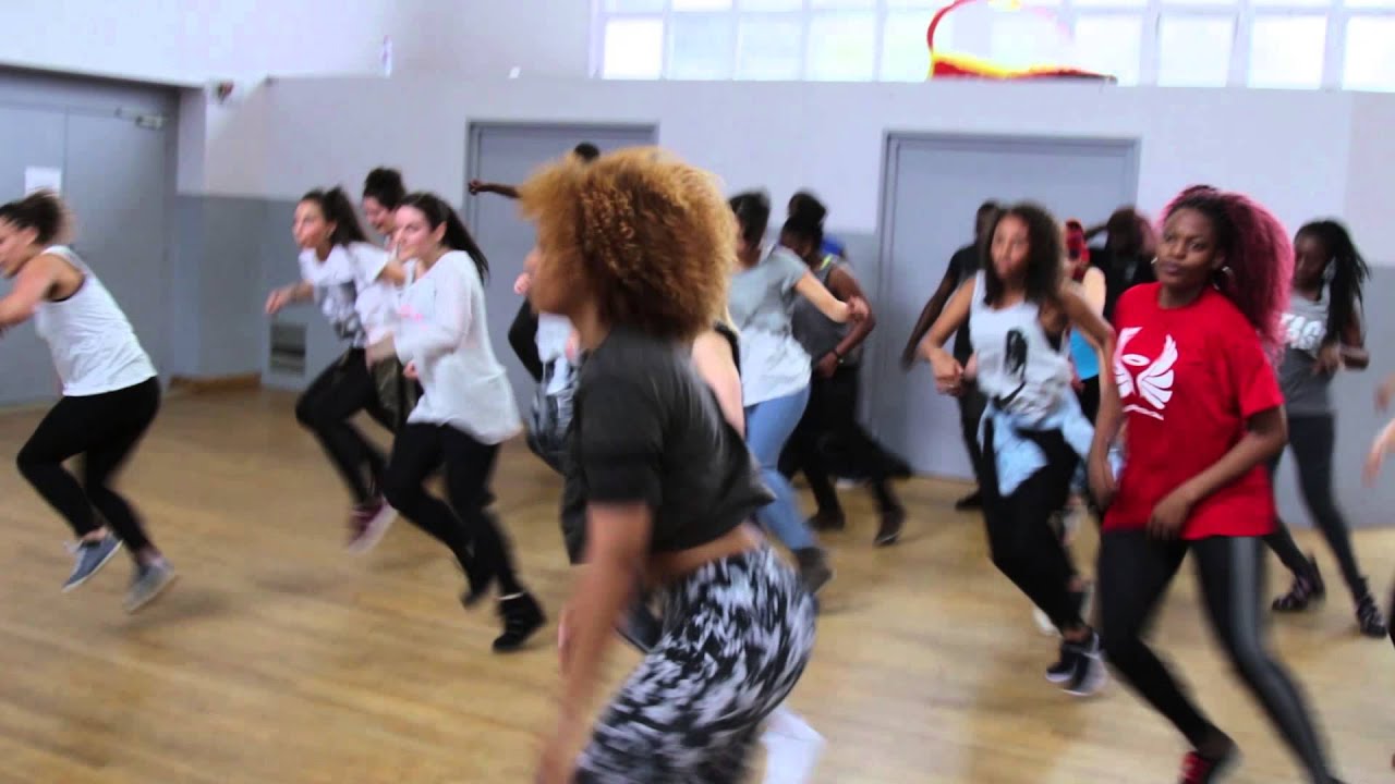 Maymouna Dance & Nat NkM Stage Afrohouse