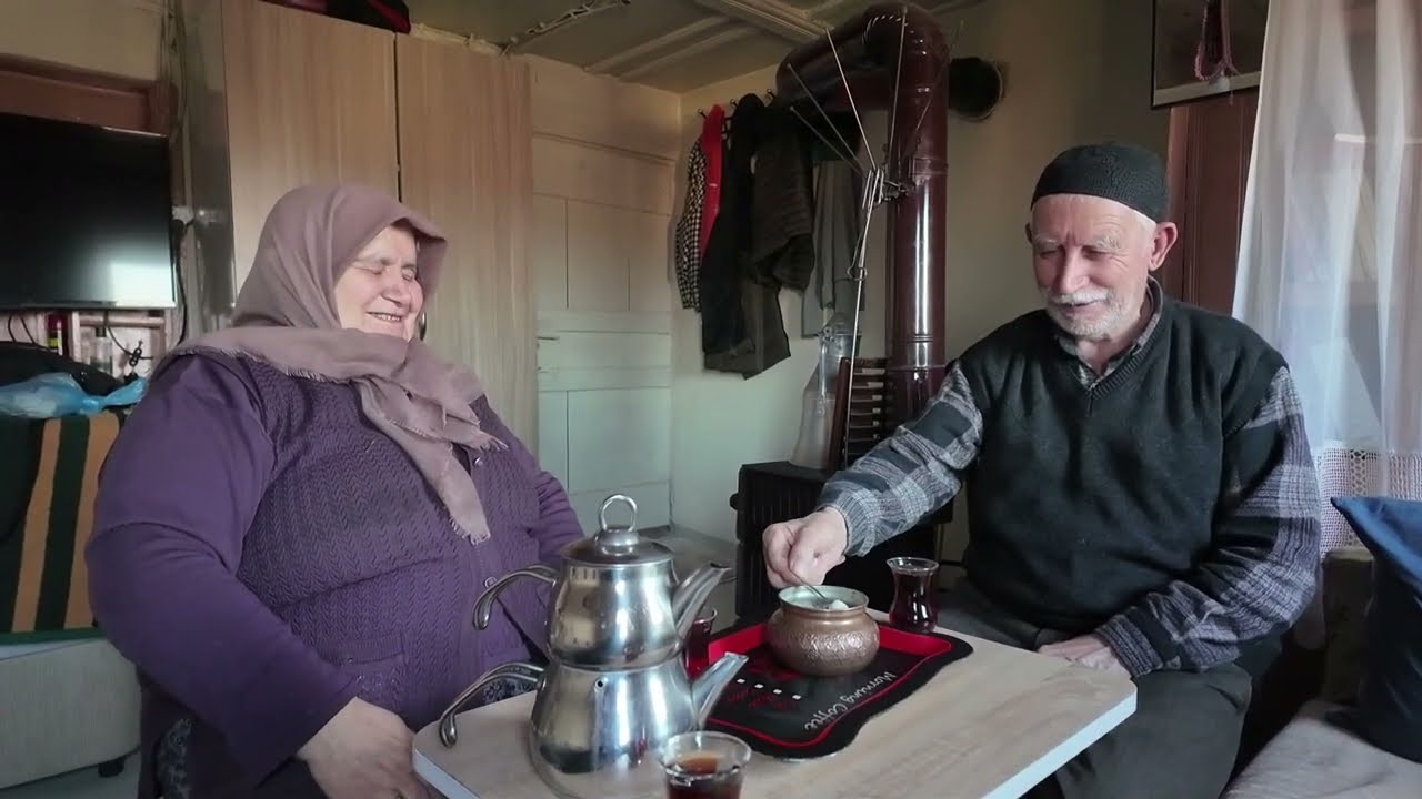 Annemle babamla köyde öğlen yemeği ciğer kavurma sohbet