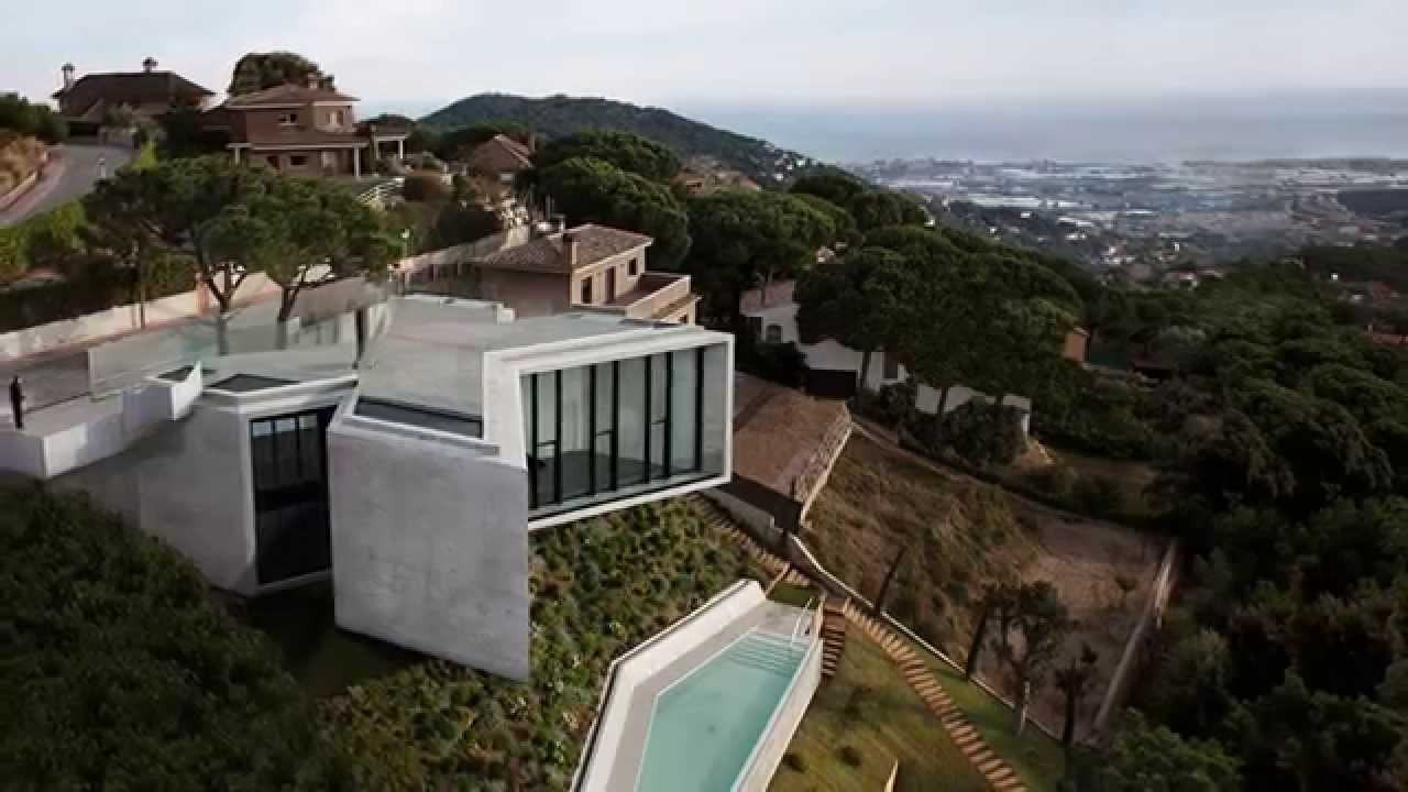 House with spectacular architecture in Cabrils with sea views and infinity pool