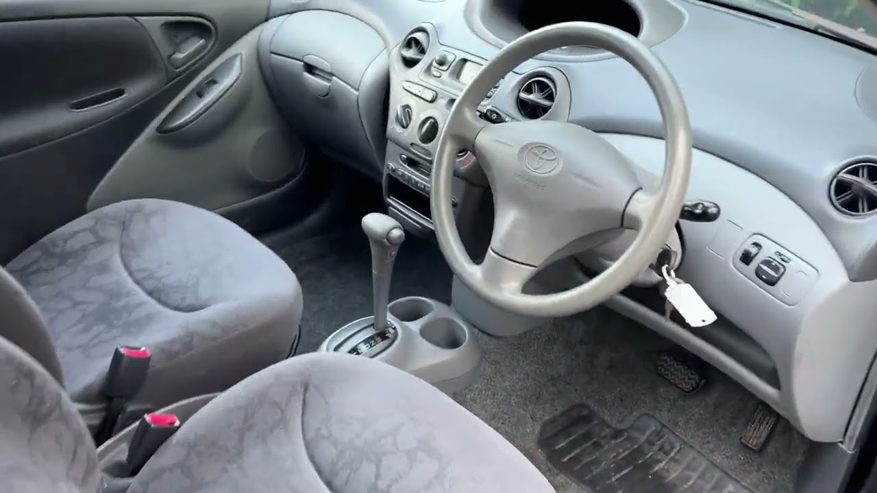 Toyota Yaris 1.3 GLX auto - Crown Automotive