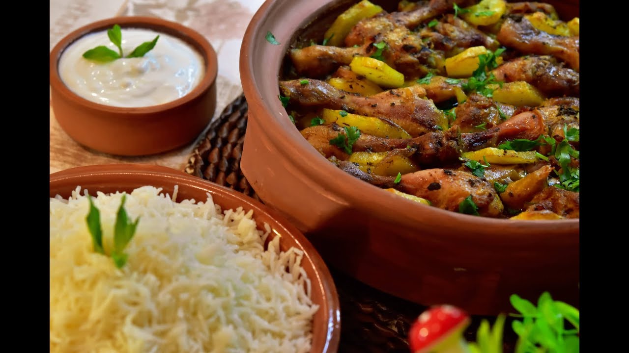 فخارة البطاطا مع افخاذ الدجاج بتتبيله مميزه. طعم اكتر من بشهي لاتفوتكم.. صنية بطاطا بافخاد الدجاج