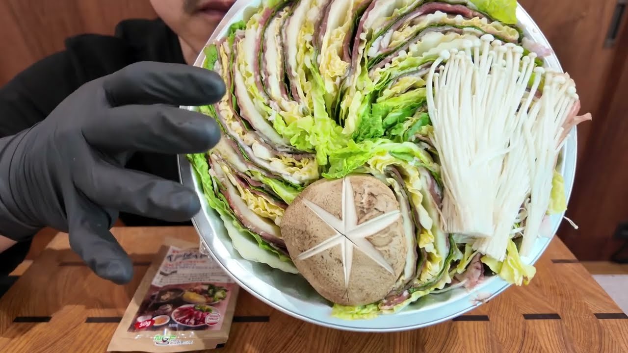 “추운 날 생각나는 꿀조합! 밀푀유나베 밀키트+매화수 🍶맛있게 즐기는 법” l Cabbage beef hot pot meal kit + plum juice MUKBANG l