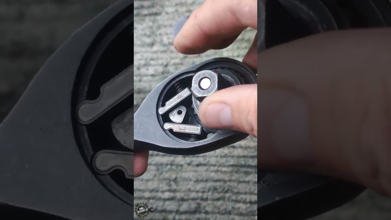 WHAT'S INSIDE A SOCKET RATCHET WRENCH #shorts #cartools #automotive #automobile #cartips #carhacks