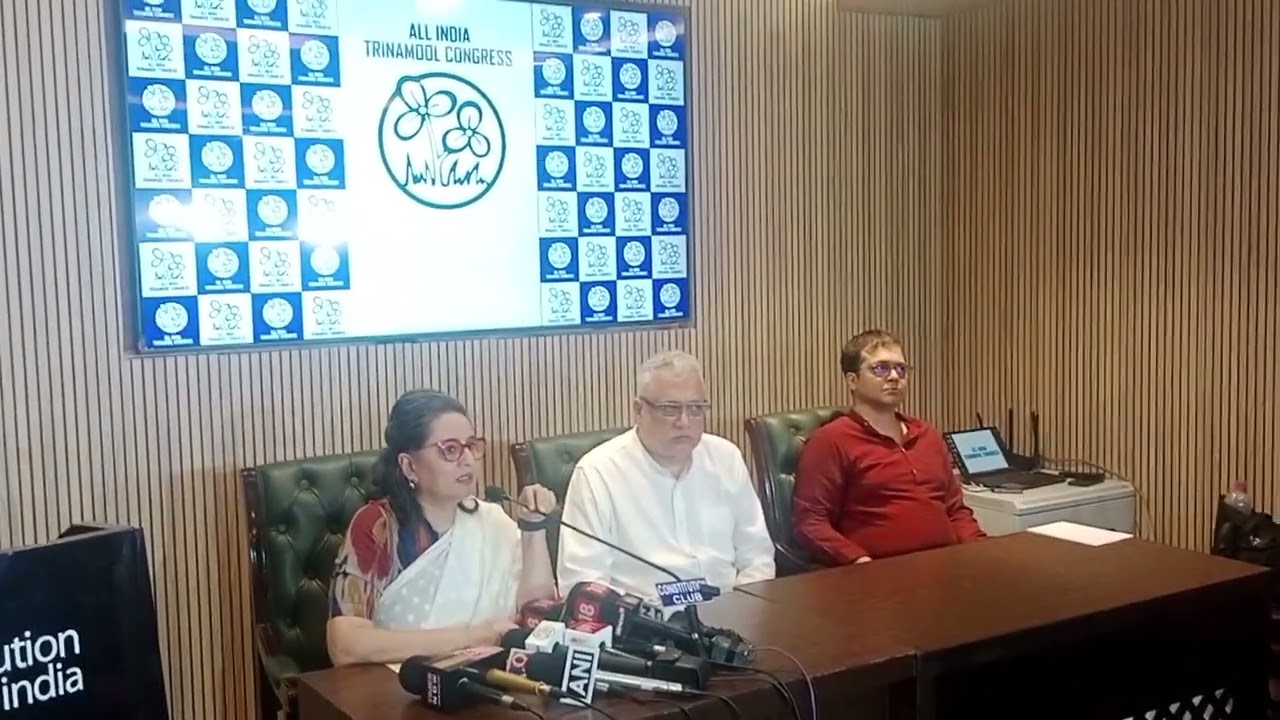 MP Derek O'Brien, with Sagarika Ghose, AITC Parliamentary Party Deputy address a press conference