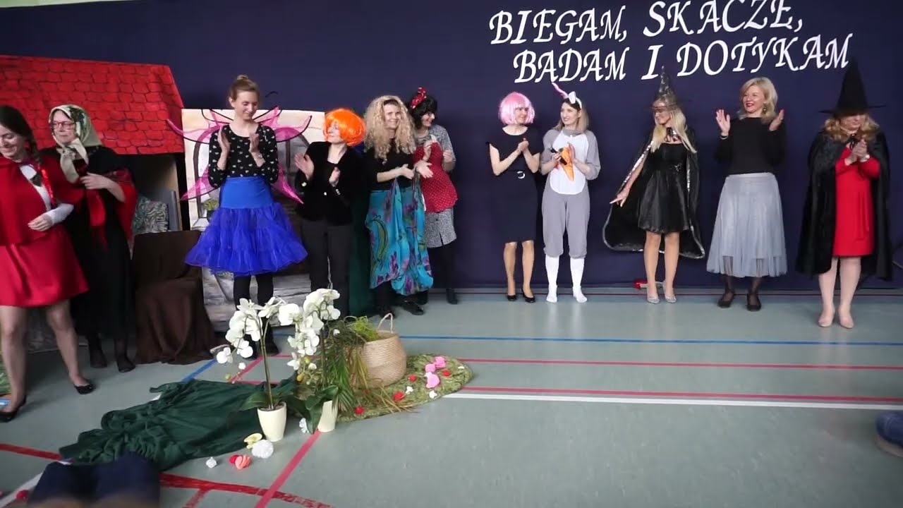 Nauczyciele - dzieciom czyli bajka o Czerwonym Kapturku