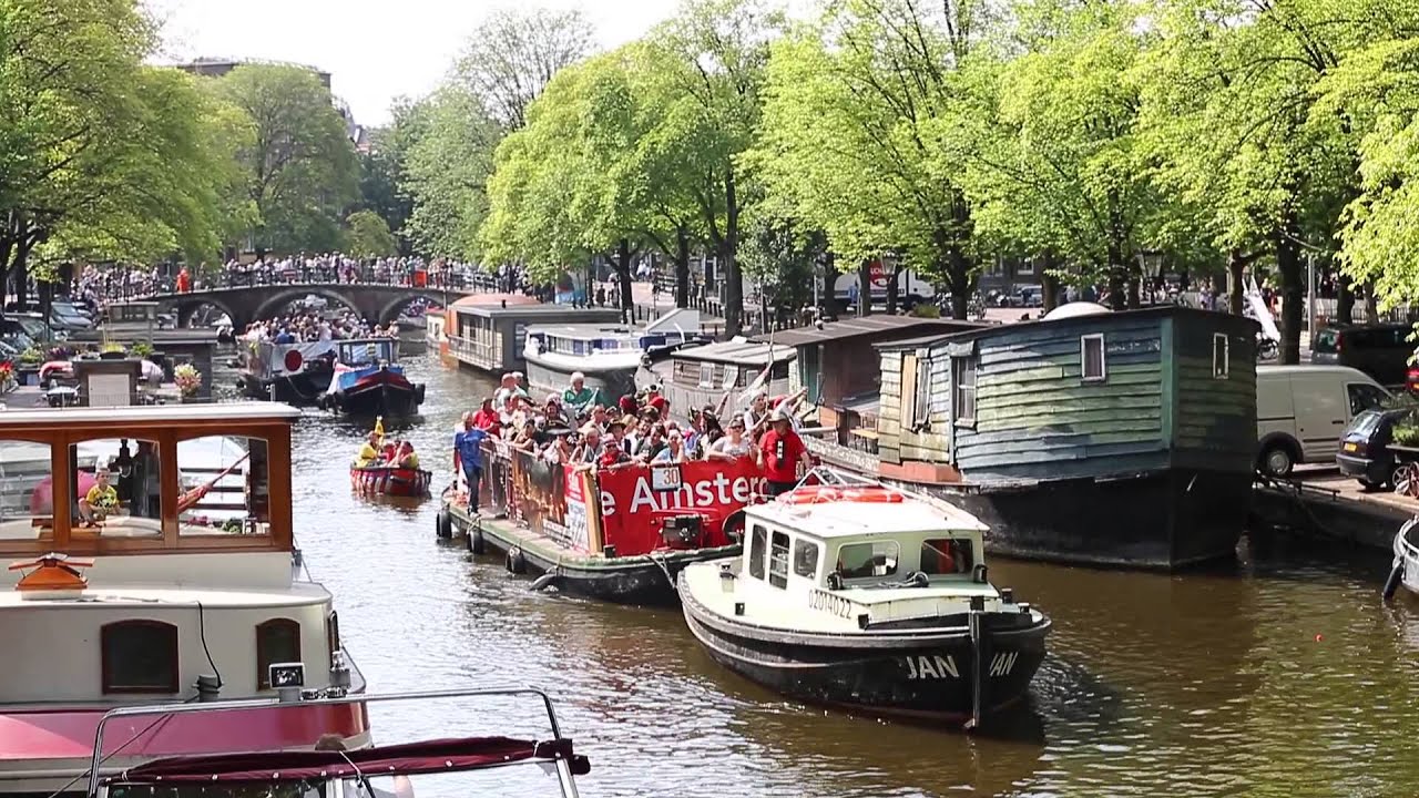 Man valt van brug tijdens Pieremachocheltocht.