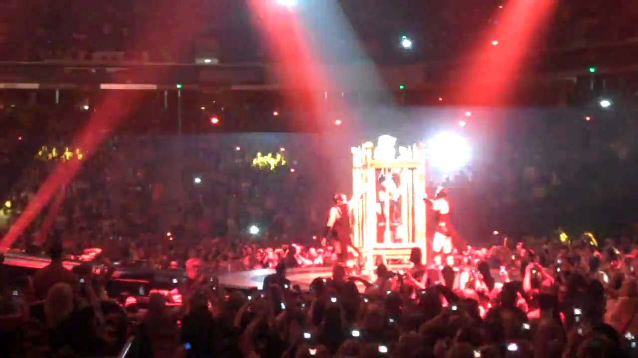 [HD] Britney Spears Circus Tour 041109 SACRAMENTO - Circus & Piece of Me