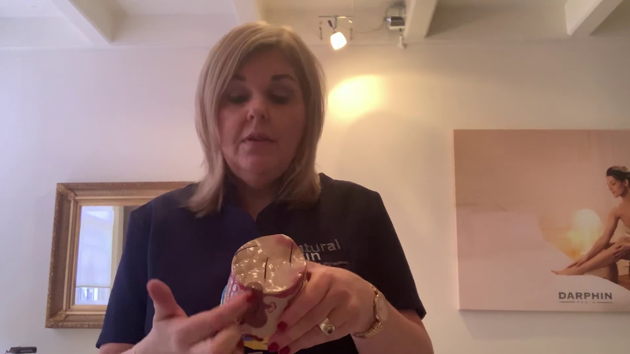 HELP, ACNÉ❗  In deze vlog verteld medisch schoonheidsspecialiste Angelique
