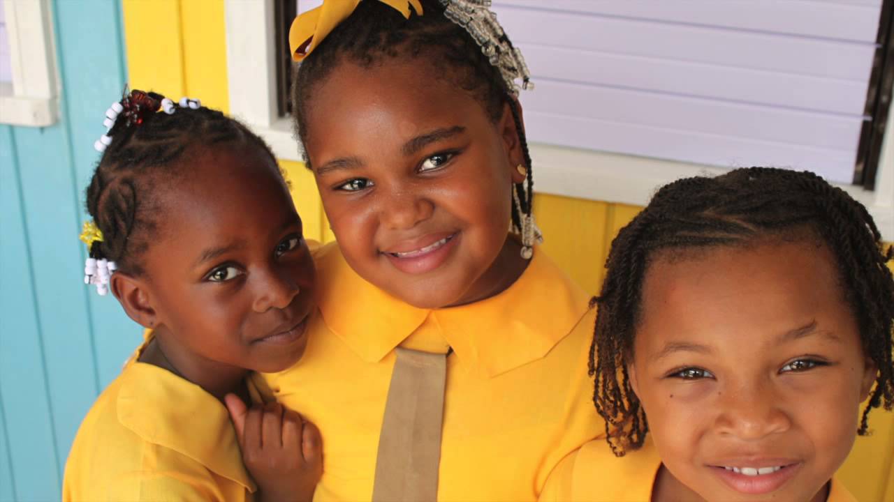 Food For The Poor Canada volunteer builds