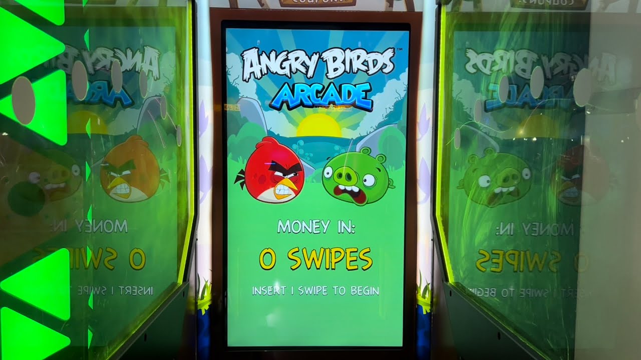 Angry Birds Arcade Game At Dave & Busters In Times Square New York City (04/02/2022)