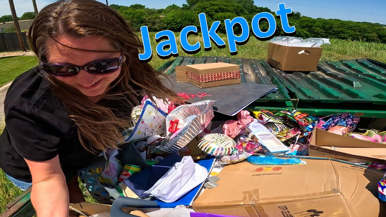 CANT BELIEVE THAT WORKED! Incredible Dumpster Diving Adventure A MOUNTAIN Of Goodies