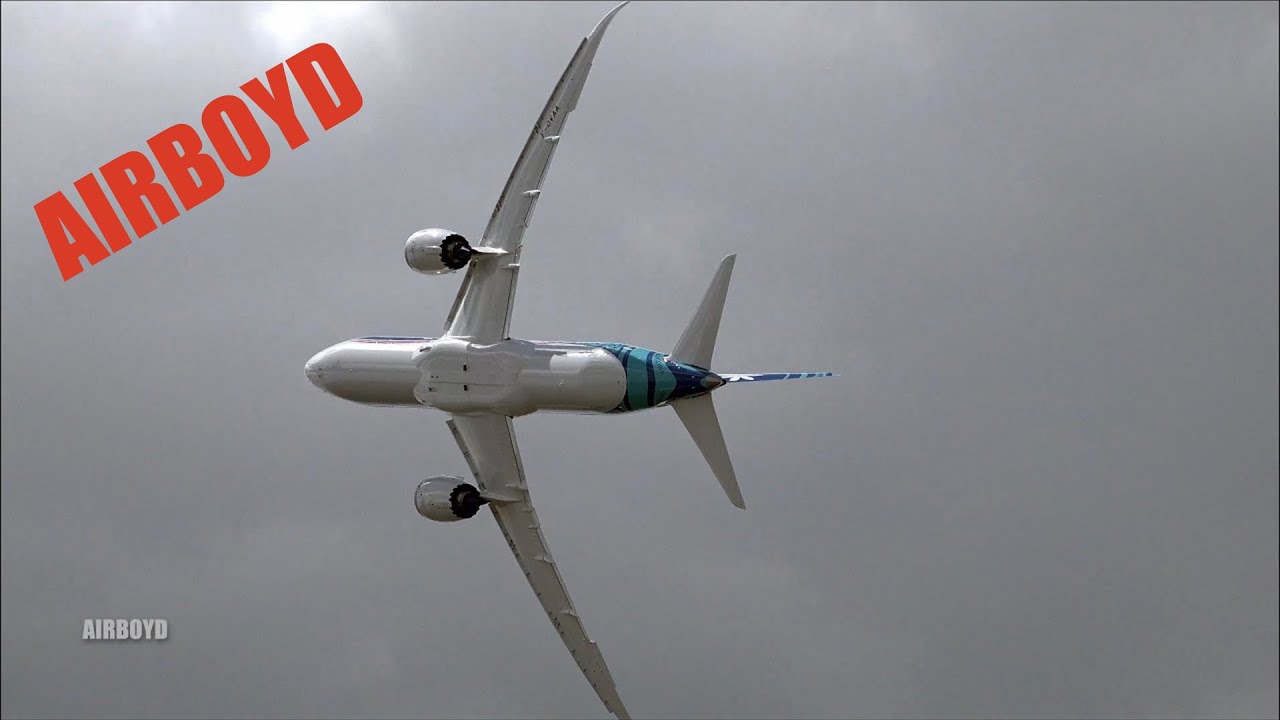 Air Tahiti Nui  B787-9 Flying Display • Paris Air Show