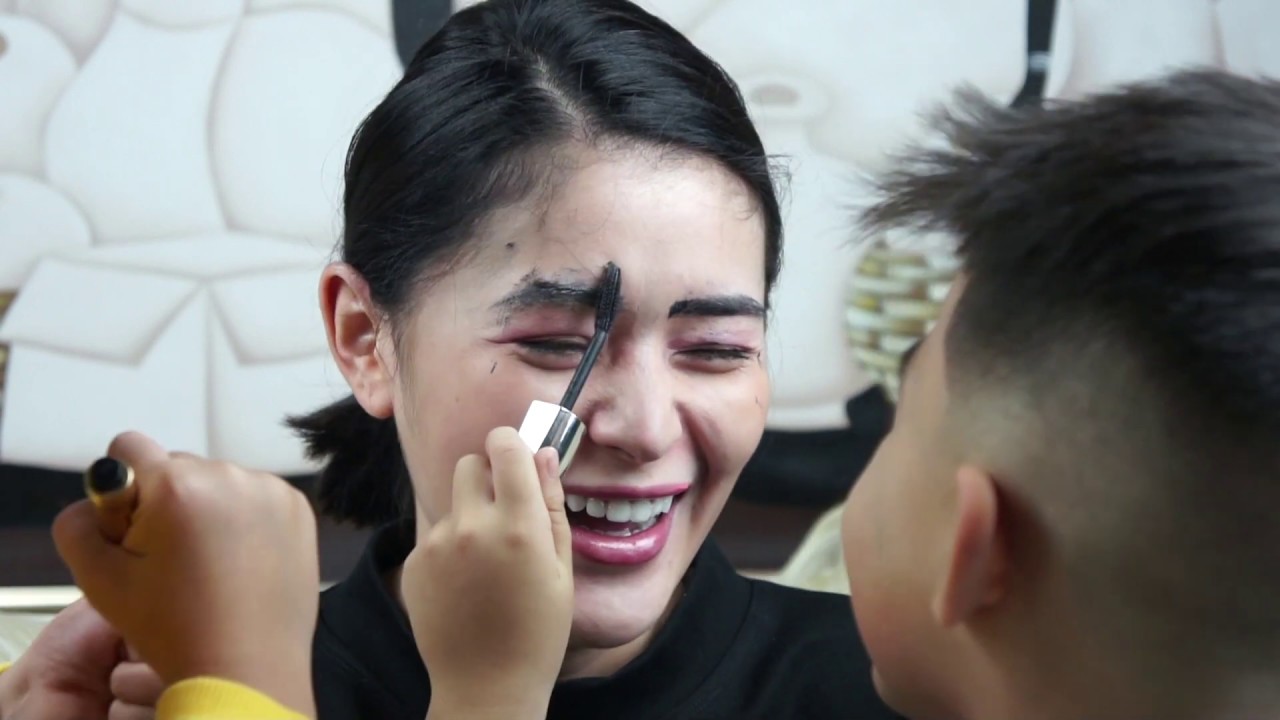 MY KIDS DO MY MAKEUP | Malwina Ha