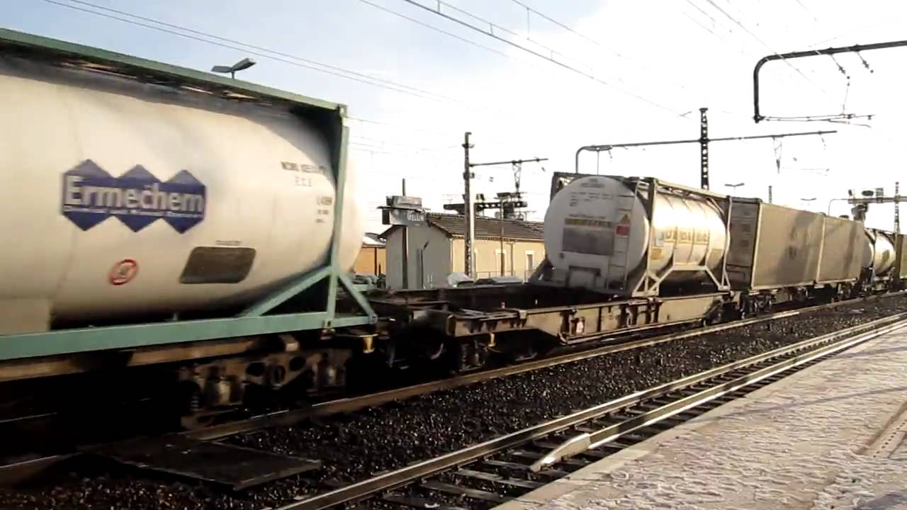 BB 22200 SUR LONG FRET PORTE CONTAINERS A MELUN