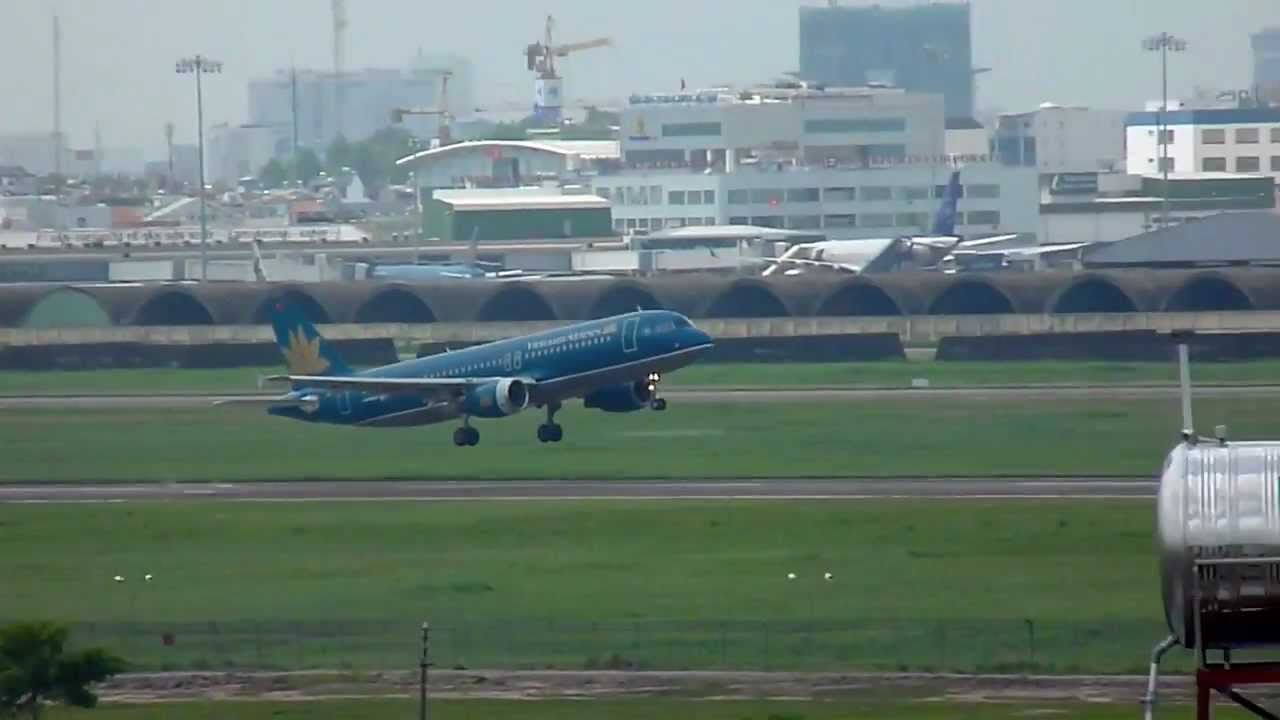 Vietnam Airlines A320-200 Training Touch And Go