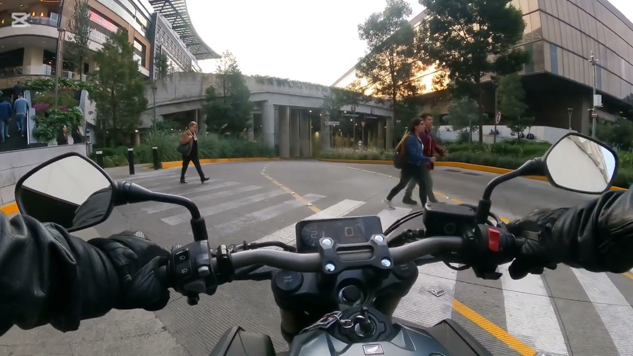 Dónde estacionar tu moto, torre  Mitikah