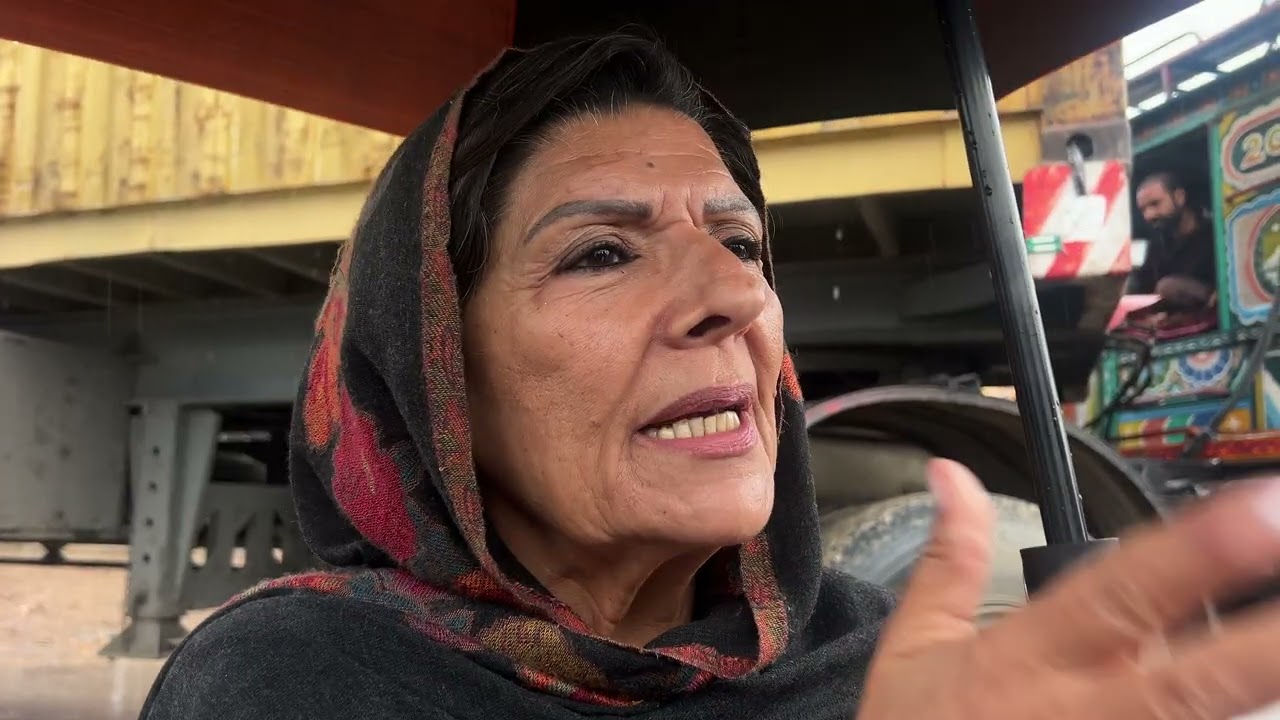 Aleema khan media talk outside adiala jail| heavy rain and Pti protest #imrankhan #imrankhanpti 