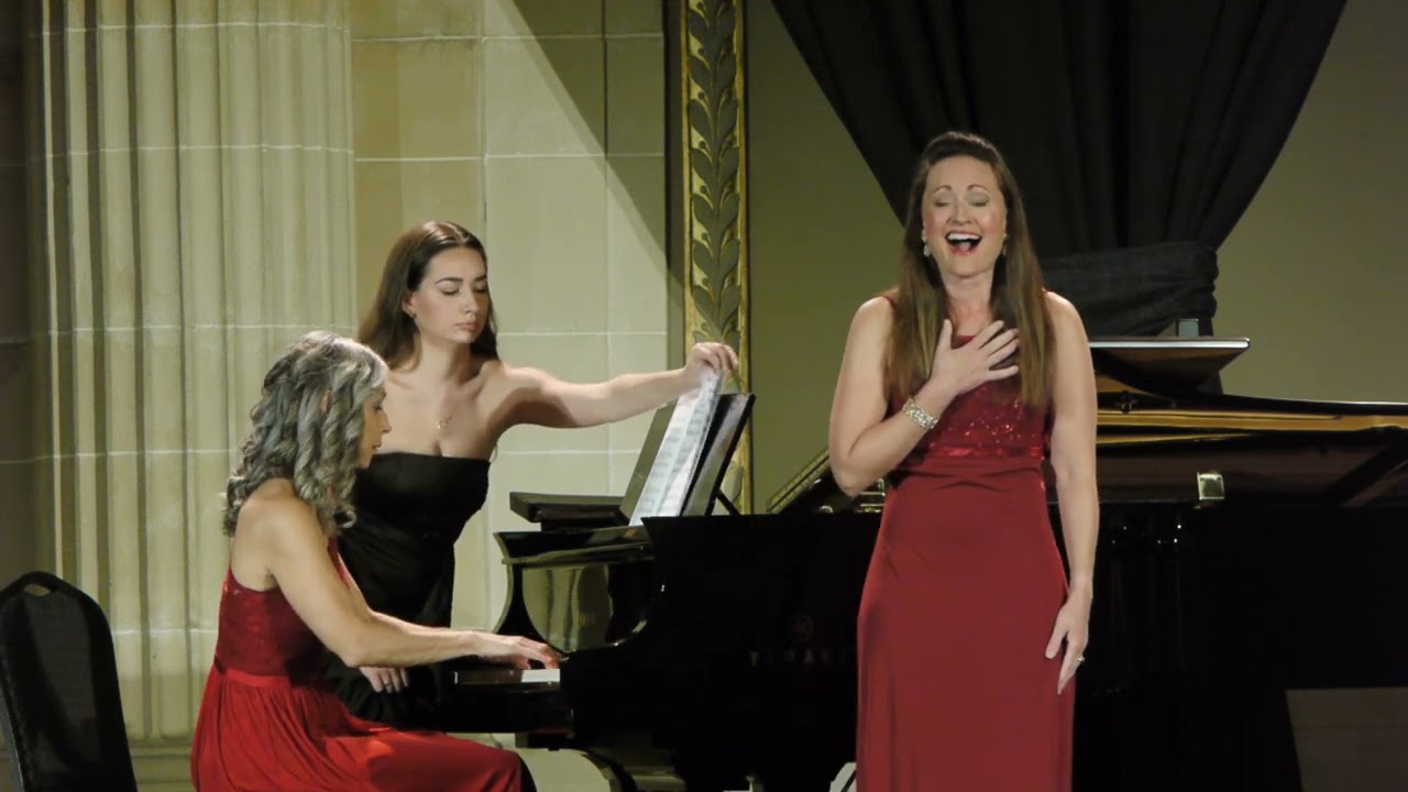 Cuatro Madrigales Amatorios - Joaquín Rodrigo | Sarah Zahn, Soprano