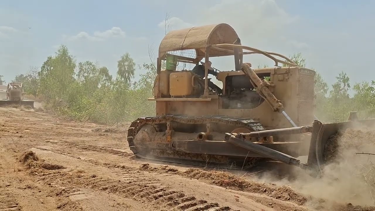 หาชมยากแพคคู่ 126 ปี สายดันในตำนาน komatsu d80a bullfozer งานขึ้นถนน