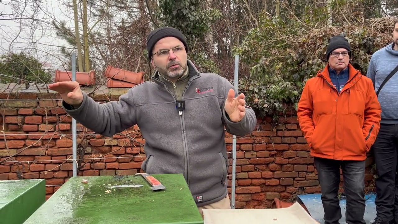 17/26 Z kurzu: O zimování a zásobách na širokonízkých plástech - budečáku či 44,8 x 15,9 cm