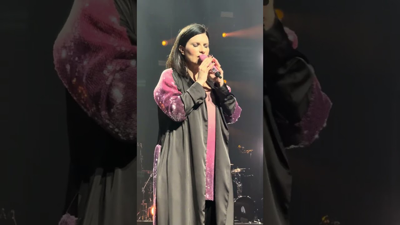 Laura Pausini cantando a cappella después del show Movistar Arena Chile 25-02-2024