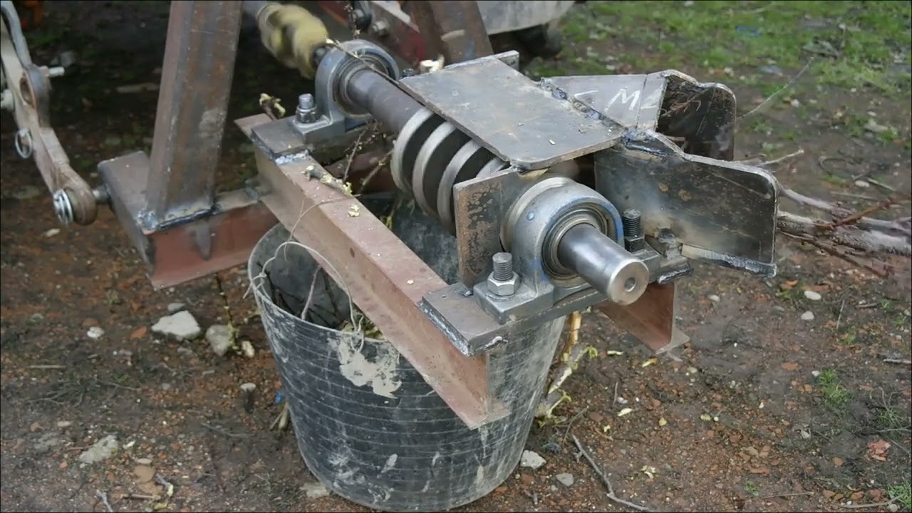 Three-Point Hitch & First Test – DIY Screw Wood Chipper / Prima probă – Tocător de crengi cu melc