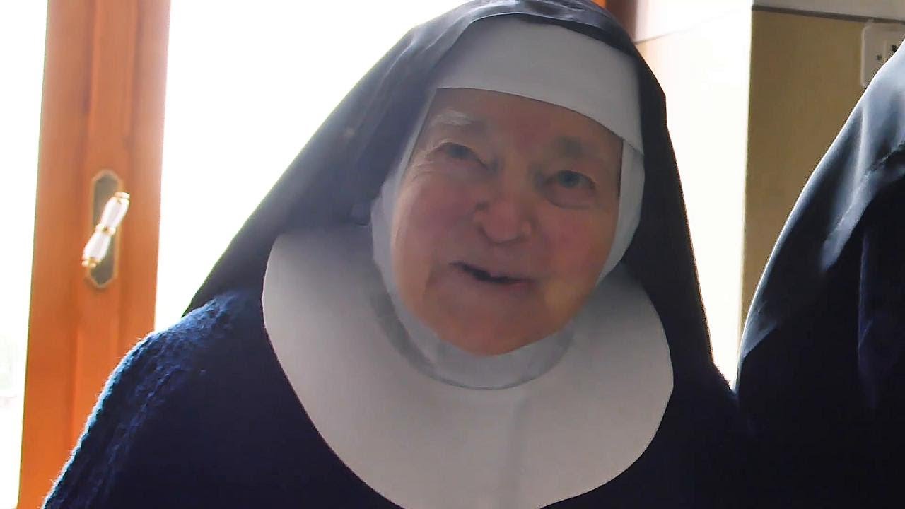 Suor Letizia, 102 anni e una vita in clausura: 