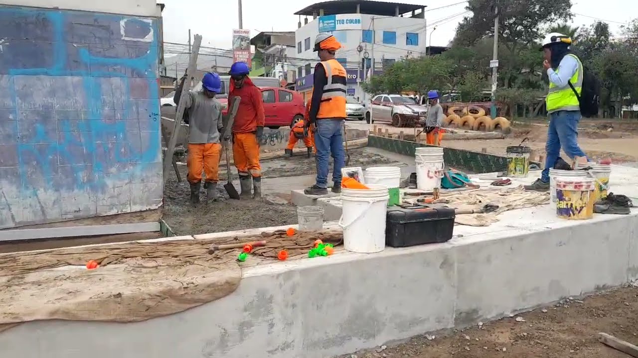 Es fin de semana y siguen los trabajos para la VIA RAPIDA JUAN PABLO II en VILLA MARIA DEL TRIUNFO.