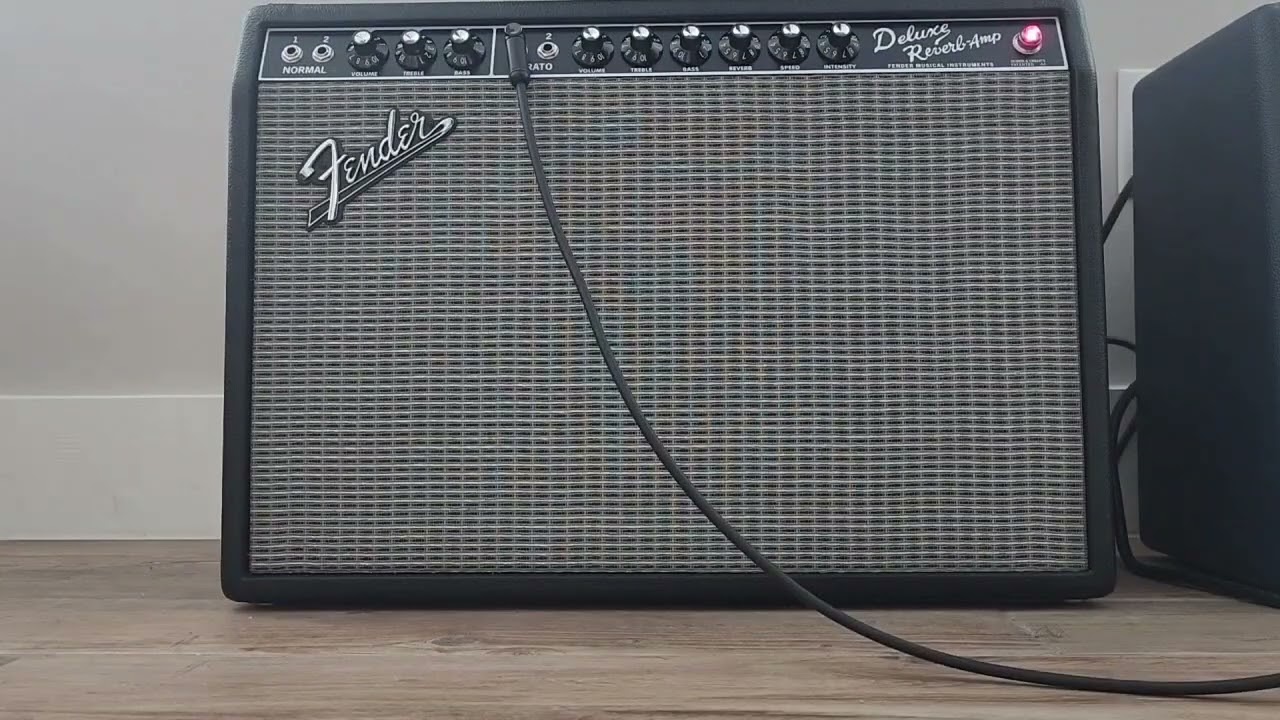 Quick Comparison of Jensen C12K vs. an Eminence Alessandro GASC64 Speakers in a Fender Deluxe Reverb