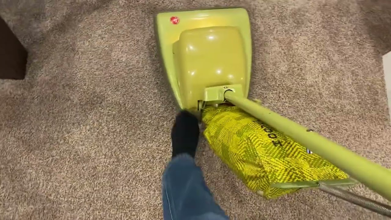 Hoover Convertible 707 (1970) in action