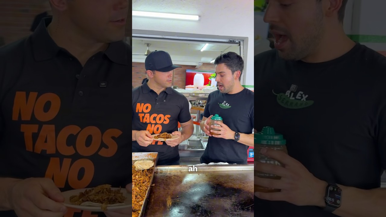 Dando a probar mi chile a Rica en El Pastor Del Rica en Guadalajara, Jalisco 🇲🇽