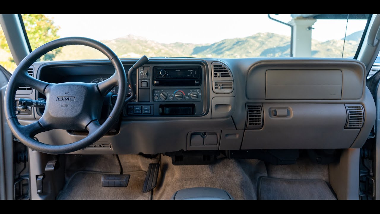 1999 GMC Yukon SLT Interior for Bring a Trailer Auction ending 12/21/25 at 11AM Pacific Time