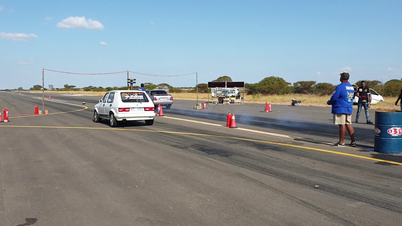 Vw Golf 1 ABF vs Nissan Sentra VVL