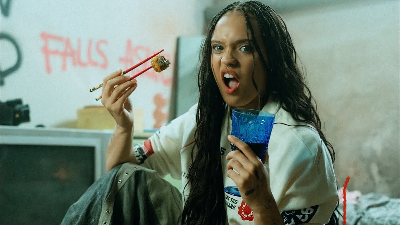 Sara James - M.I.A (Behind The Scenes) 