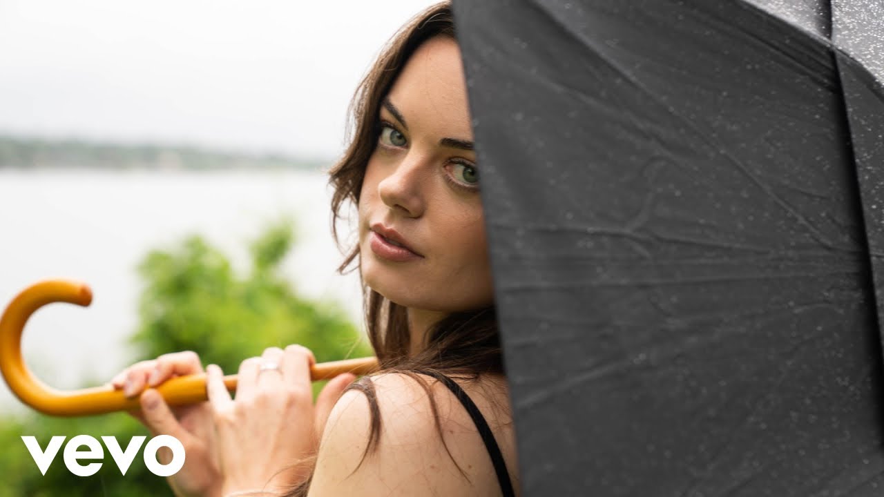 Regan Rousseau - I Think I Made It Rain (Official Visualizer)