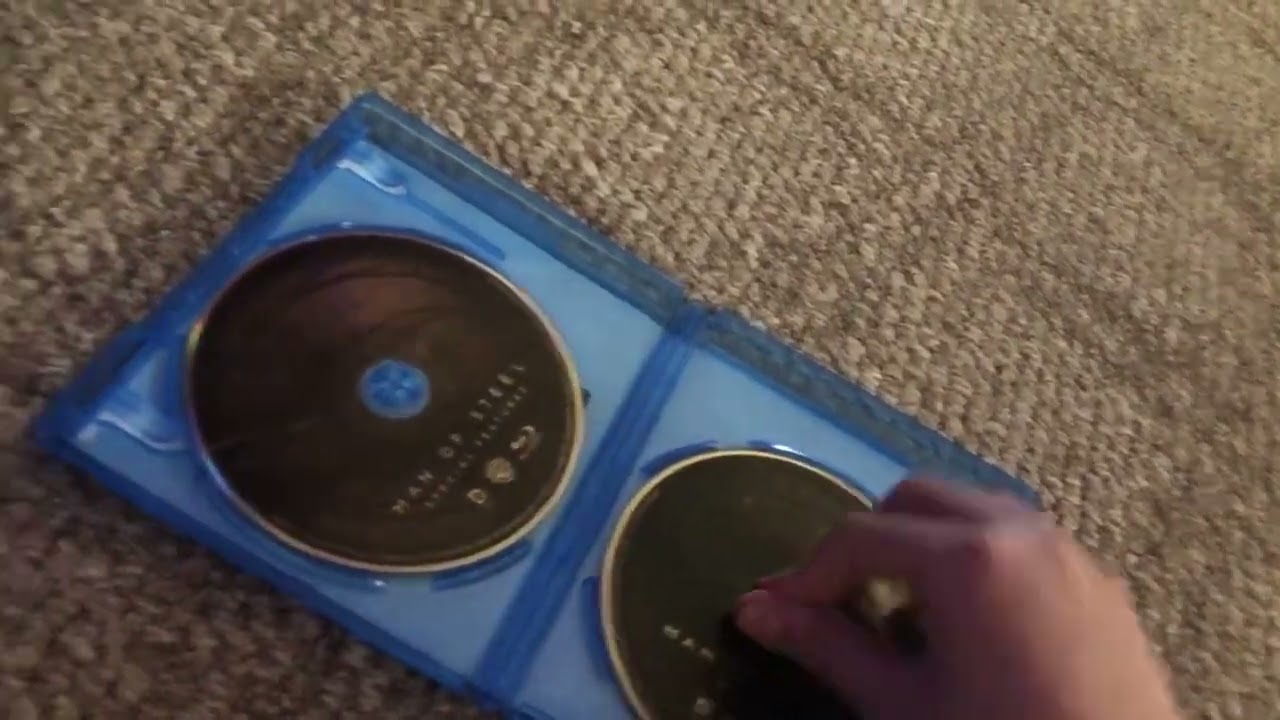 What happens if you put an foreign disc in a PS4 Slim