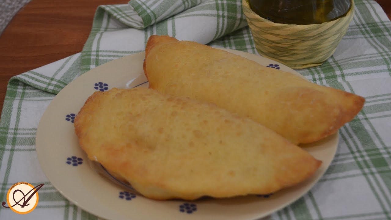 Panzerotti pugliesi fritti con farina di semola