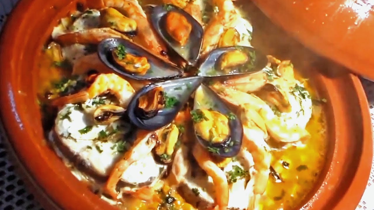 طاجين السمك بفواكه البحر الشيف نادية |  Tajine de Poisson et Fruits de Mer