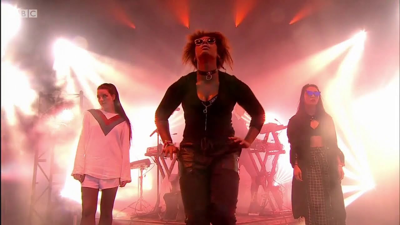 Grimes - Artangels (Glastonbury 2016)