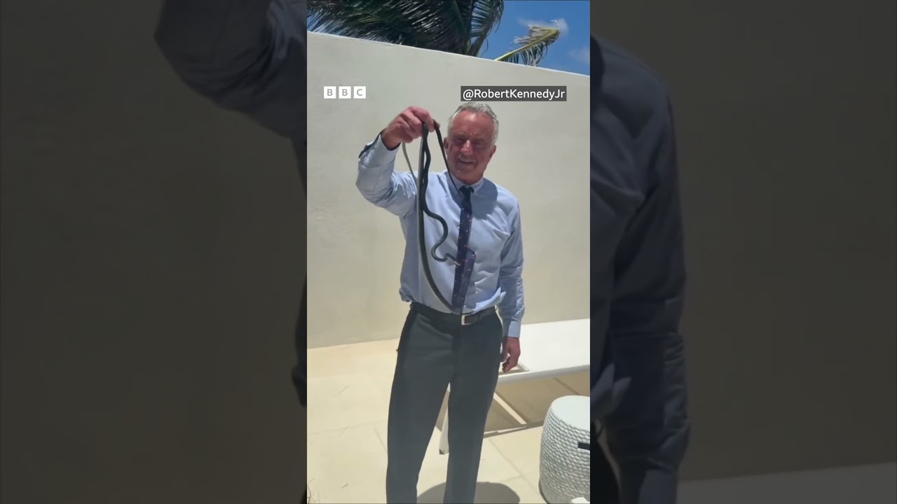 Daawo: Muuqaalka Wasiirka Caafimaadka Mareykanka, Robert F Kennedy Jr, oo kala qabanaya labo mas
