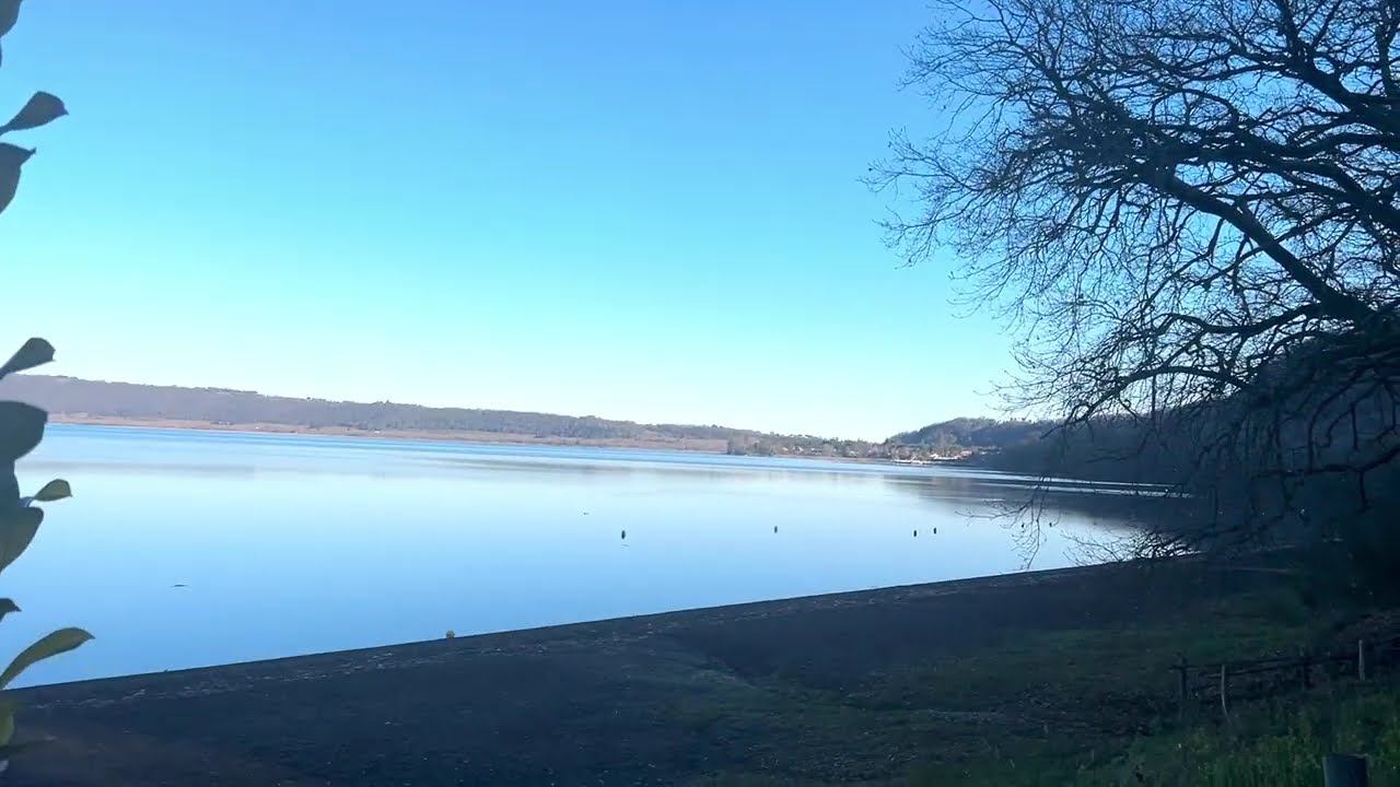 Lago di Vico - Ronciglione (VT) - Spiaggia libera - Lazio - @tuttitaly