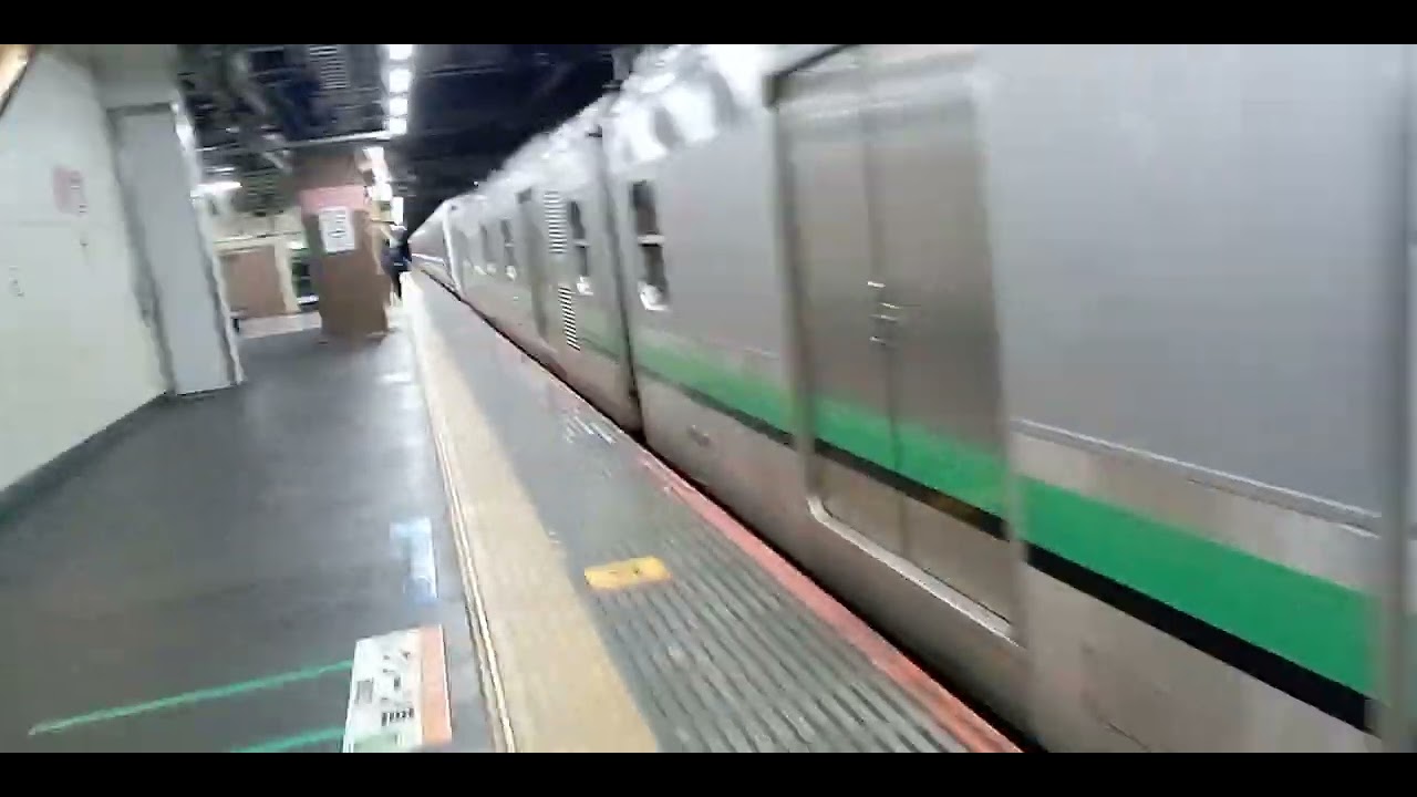 おおみやえき２３じ１５ふんはつ　せんせき　せんのＥ１３１けいの　だい１４へんせいの　こうしゅ　ゆそう　こおりやま　いき　でんしゃが　とまって　いる　ところを　わりと　ながく　とったよ