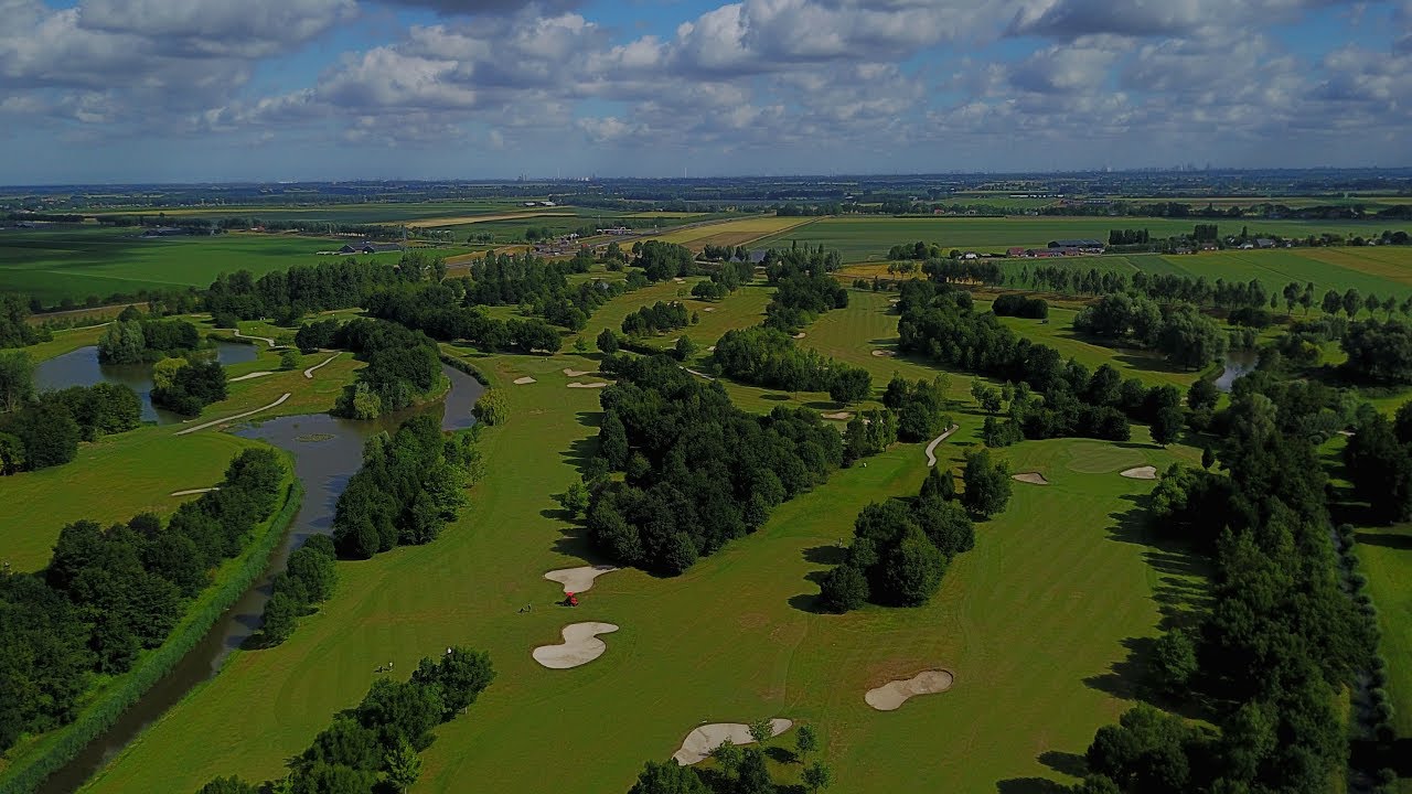 Golfclub Cromstrijen in Numansdorp vanuit de lucht