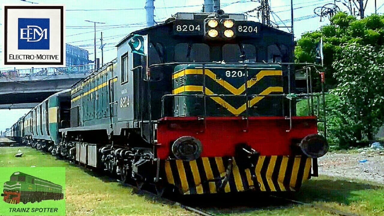 EMD GT26CW-2  | HGMU-30 |  Leads Pak Business Express with Waving Pakistan Flags..!!!!
