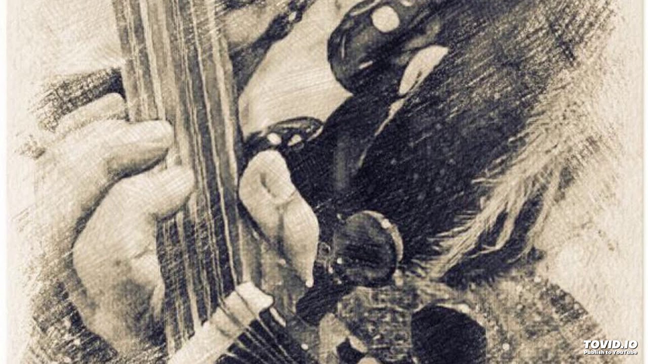 الفنانة حياة الصالح داعبيني بالأصابع