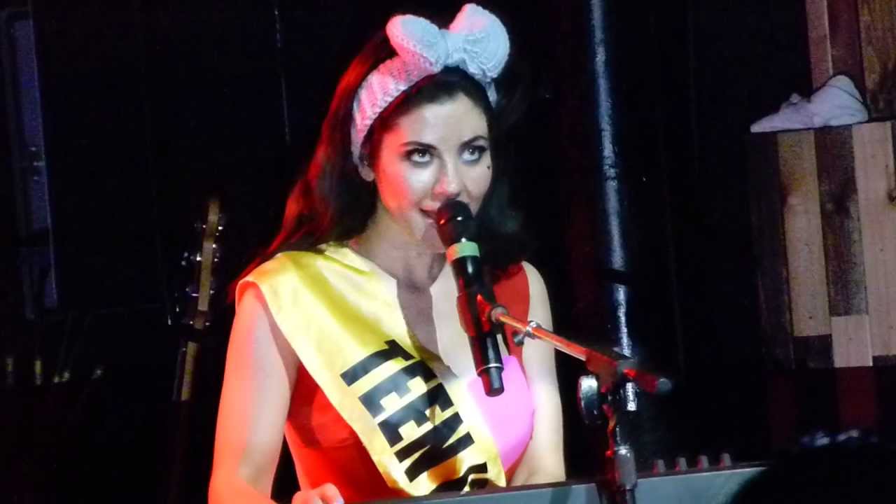 Marina And The Diamonds - Teen Idle LIVE HD (2013) Orange County The Observatory